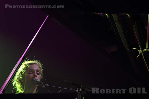 AGNES OBEL - 2011-11-02 - PARIS - Casino de Paris - 